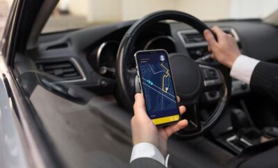 joven-conductor-uber-interior-coche_23-2149149653.jpg